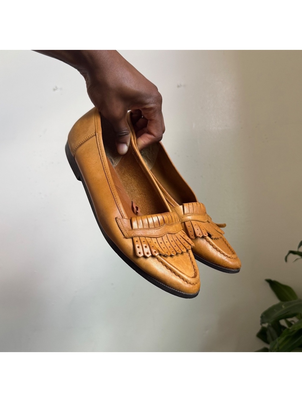 90s Tan Leather Fringe Kiltie Pointed Toe Loafers No tag fits True women’s US 9
